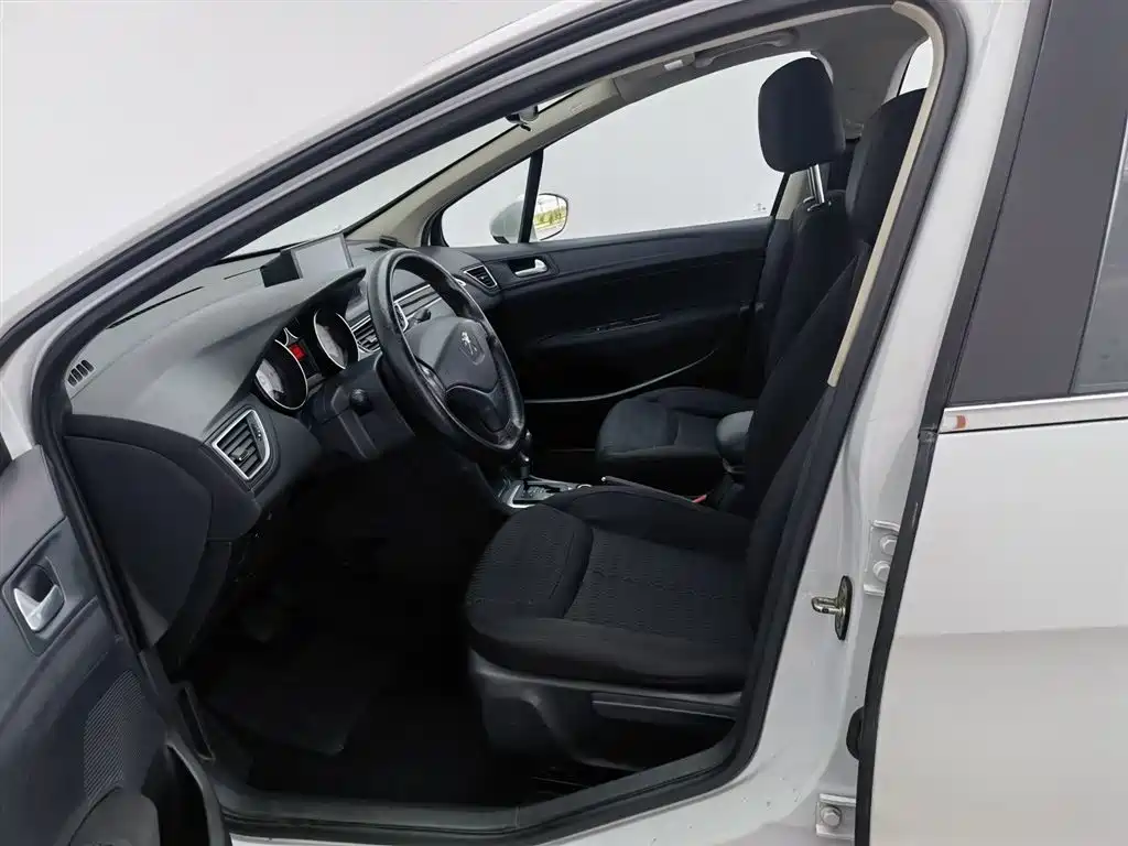 Peugeot 308 2014 Model Joy Edition Classic 1.6L Automatic Superior Style фото 10
