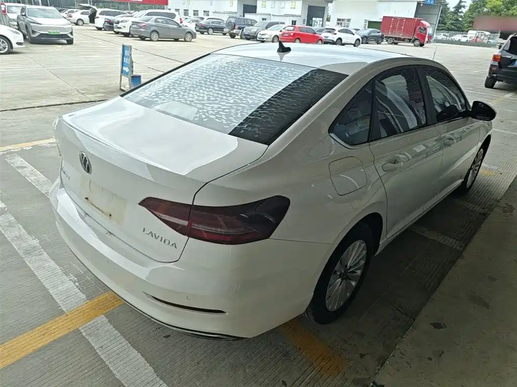 Volkswagen Lavida 2022 1.5L Auto Comfort Edition фото 7