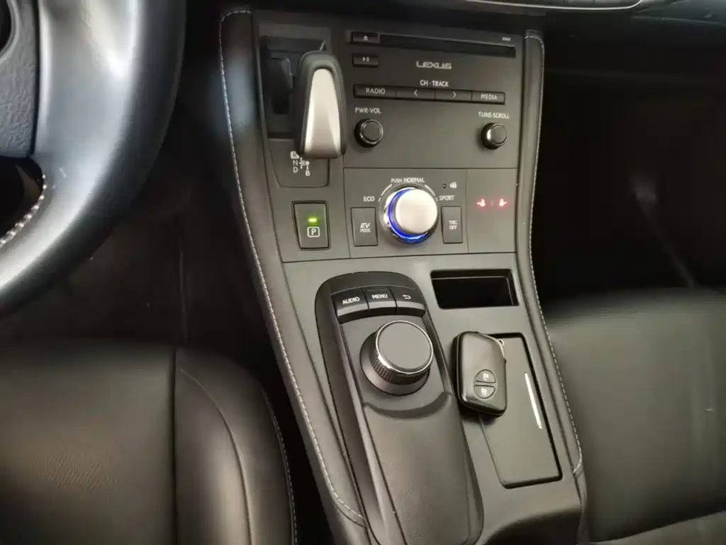 Lexus CT 2020 2017 CT200h Comfort Edition (Single Color) China VI