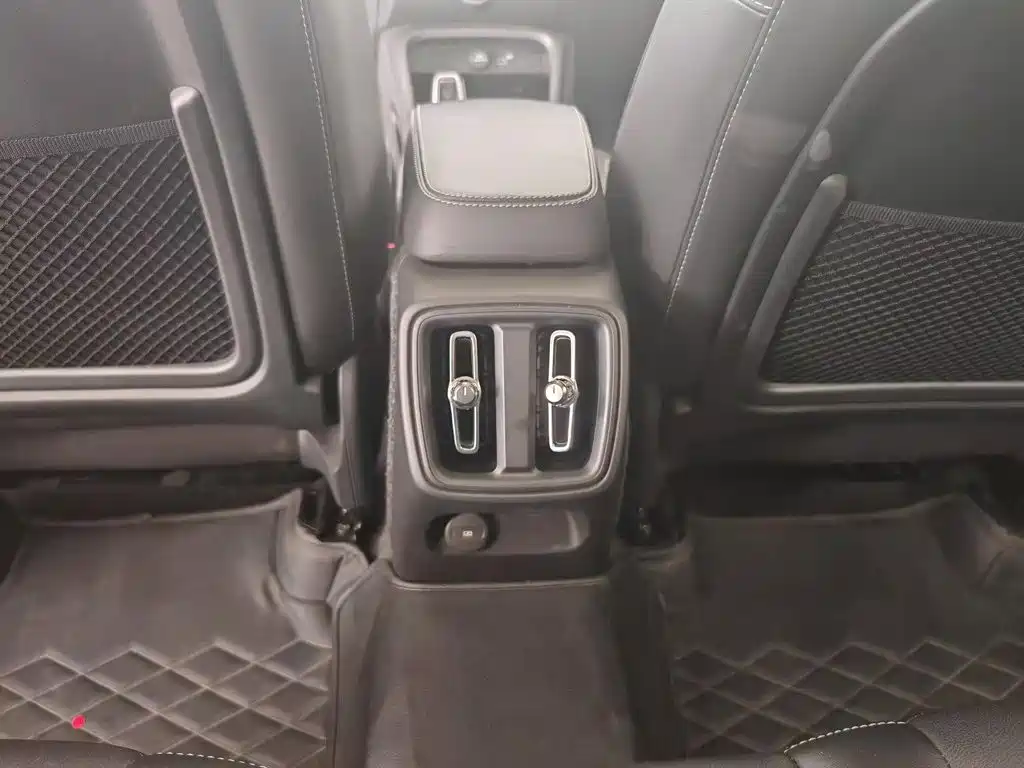Volvo XC40 2024 2025 B3 Smart Elite Luxury Edition