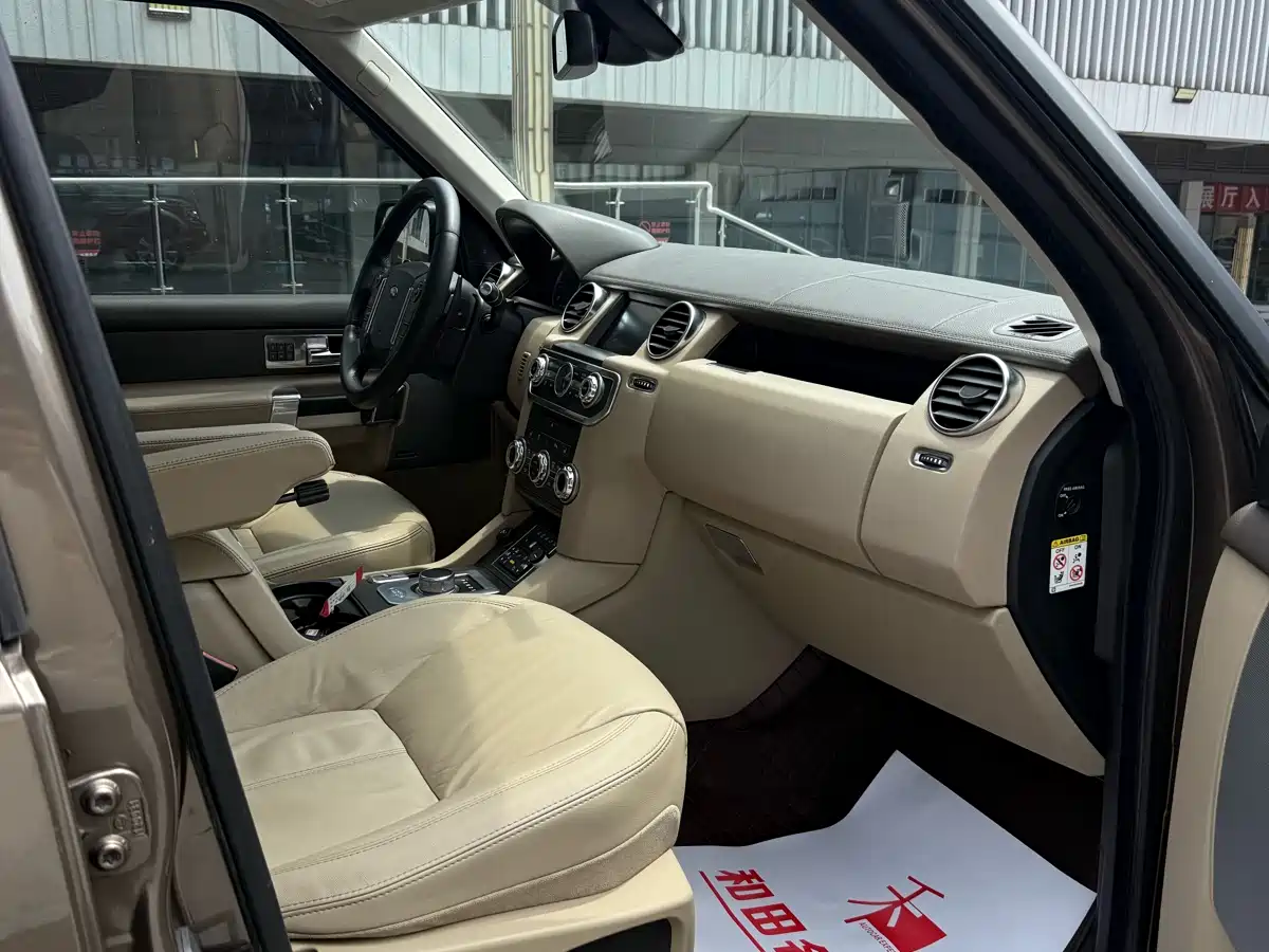Land Rover Discovery 2013 3.0 SDV6 HSE Diesel фото 8