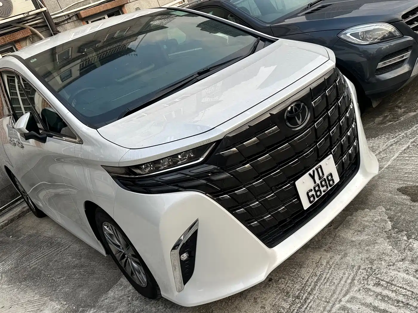 Toyota Alphard 2025 Hybrid 2.5L Ultimate Gold Edition фото 3