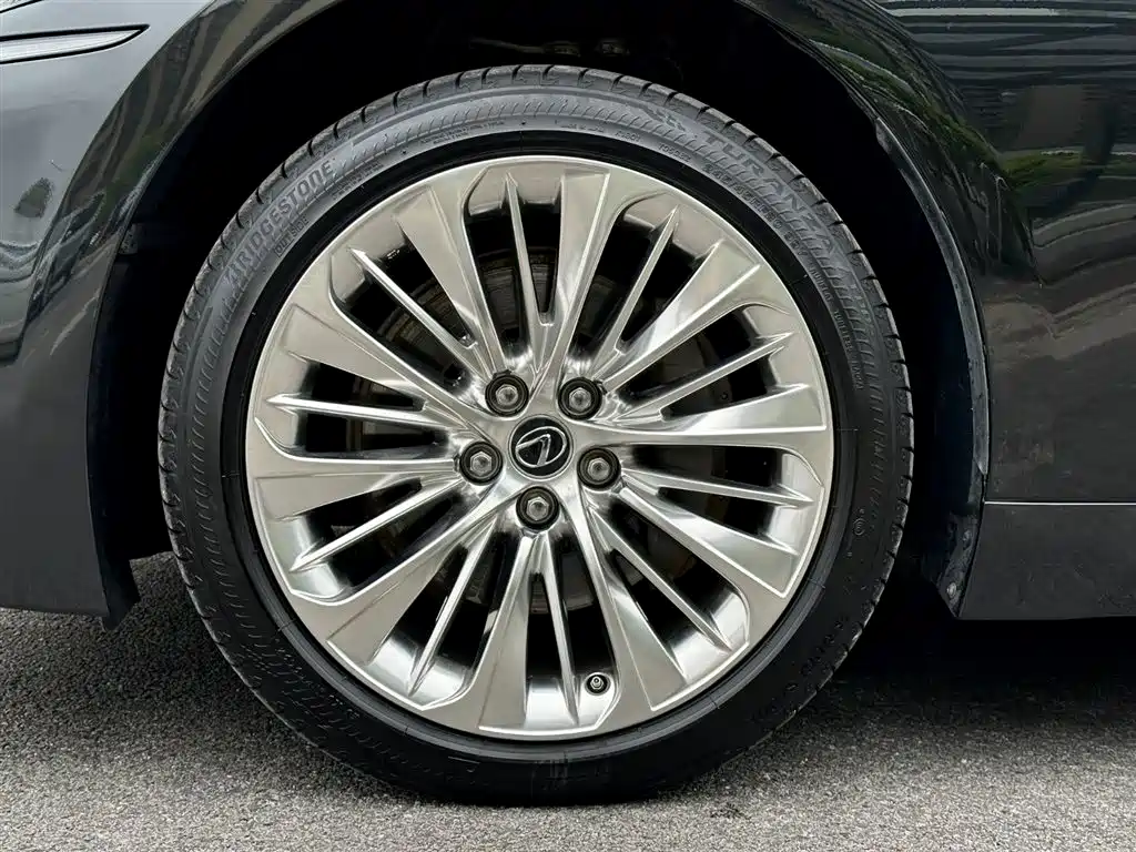 Lexus LS 2018 500h Executive Edition China VI фото 36