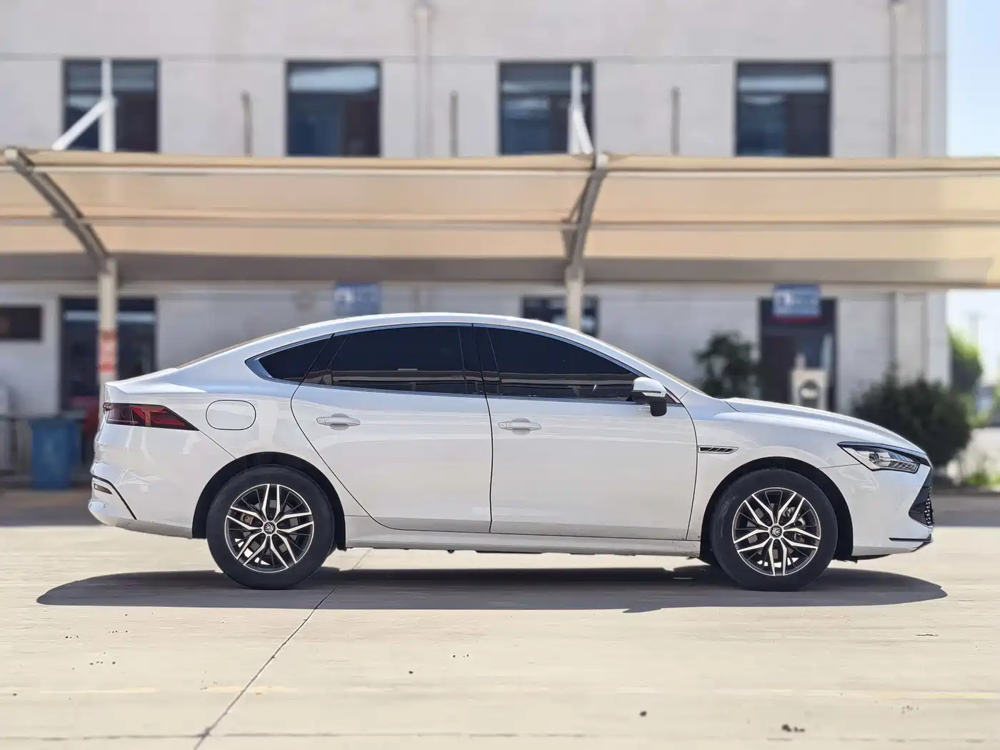 BYD Qin PLUS 2021 DM-i 55KM Flagship фото 4