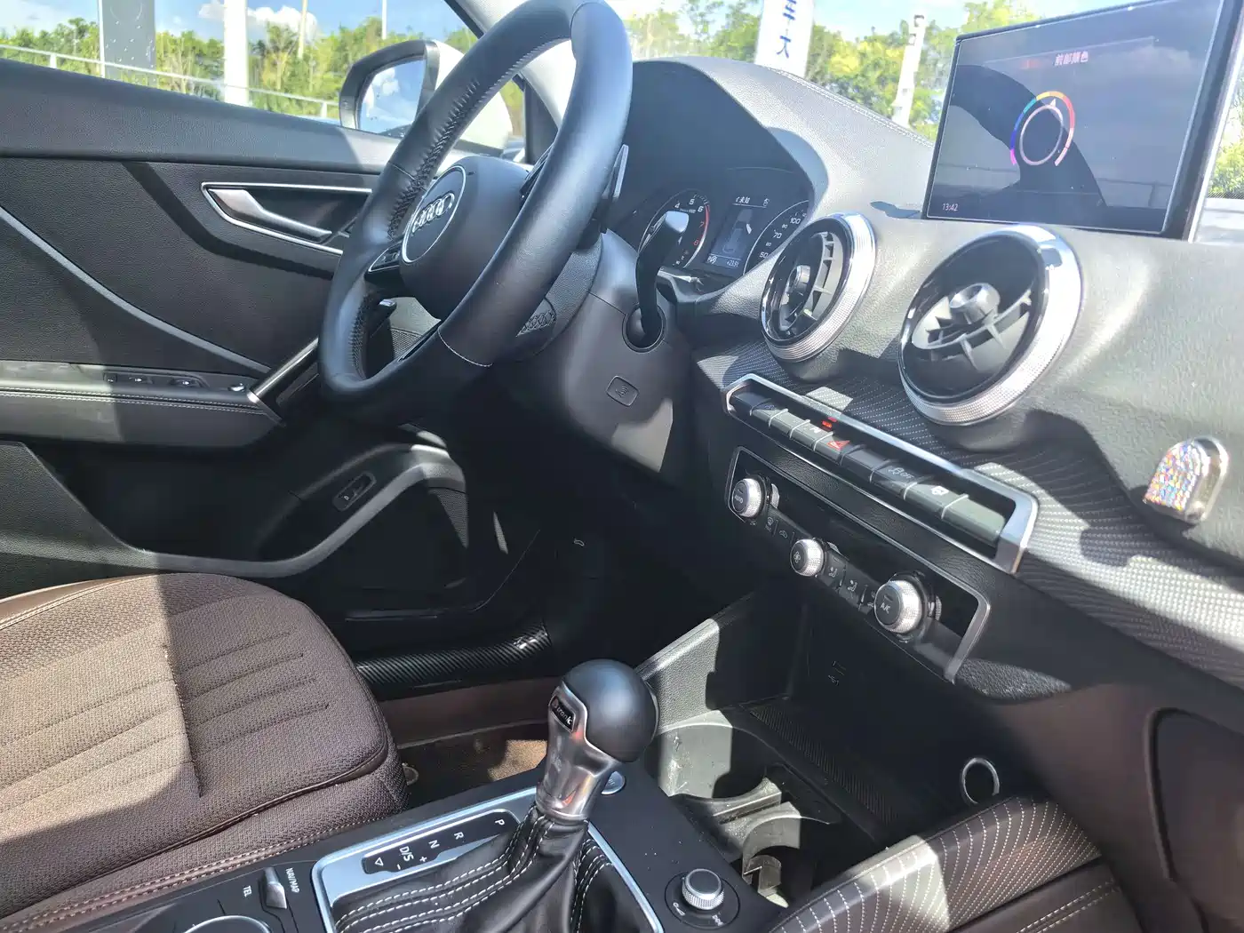 Фото 22 - Audi Q2L