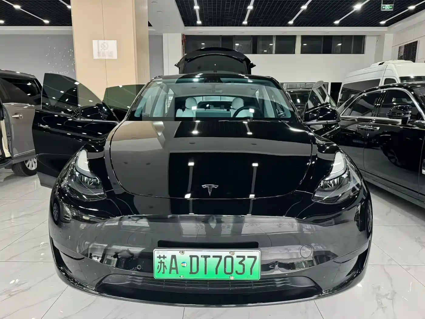 TESLA MODEL Y