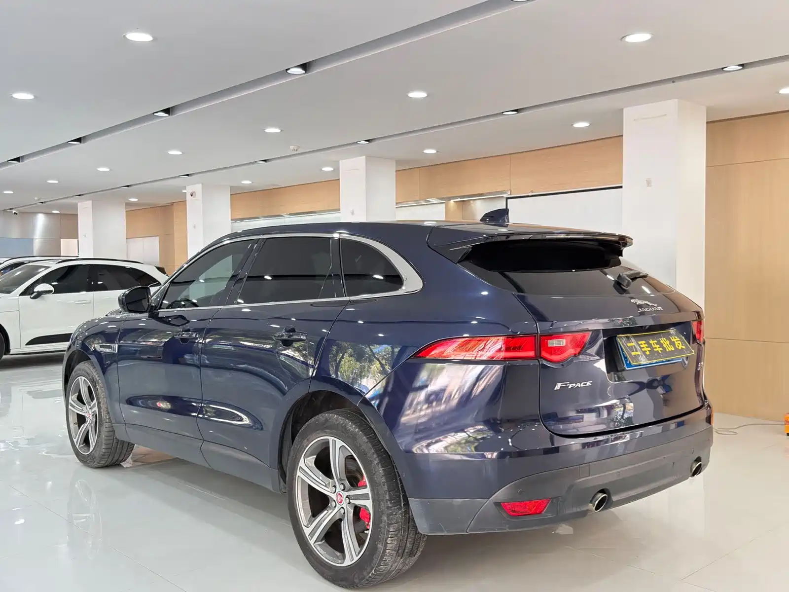 Фото 9 - Jaguar F-PACE
