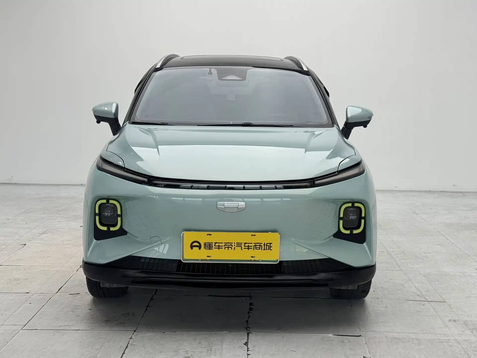 Фото 2 - Geely Geometry E Firefly