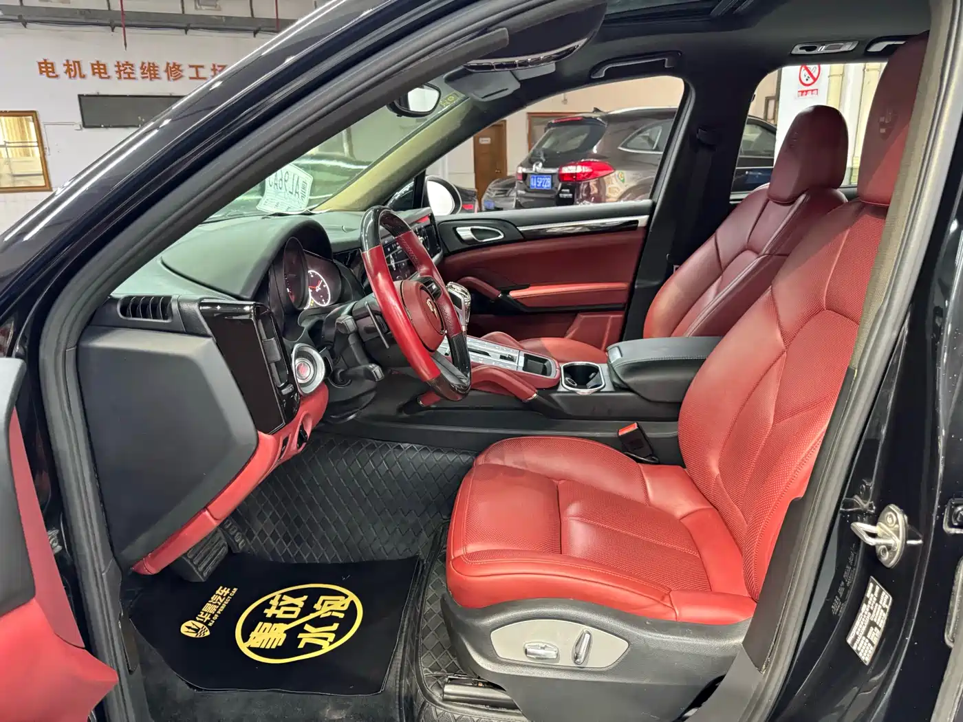 Porsche Cayenne фото 12