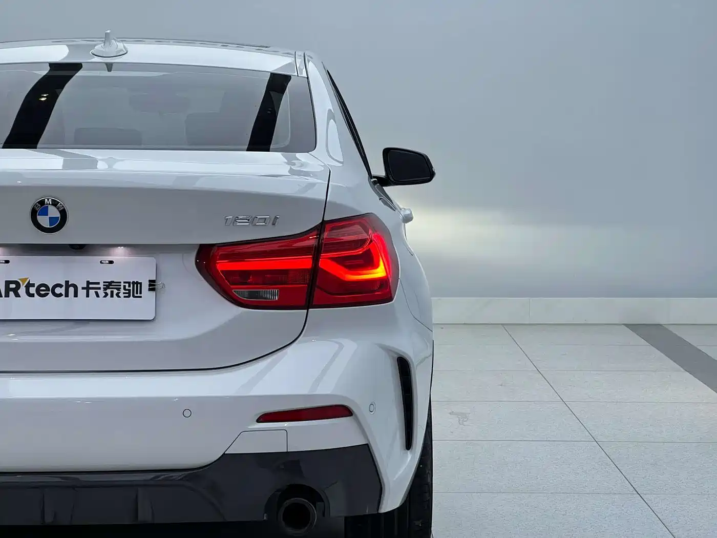 BMW 1 Series 2022 120i M Sport Shadow Edition фото 8