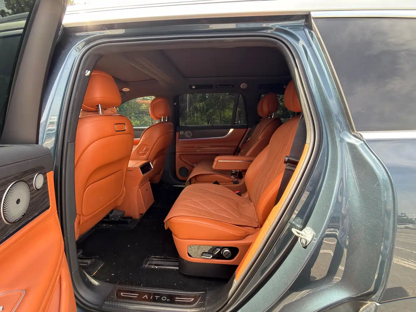 AITO Wenjie AITO M9 2024 Extended Range Ultra 42kWh 6-Seater фото 13