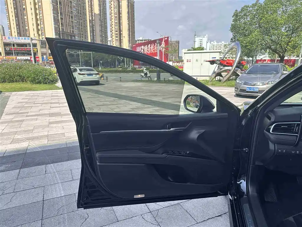 Toyota Camry 2021 2.5G Luxury Edition фото 17