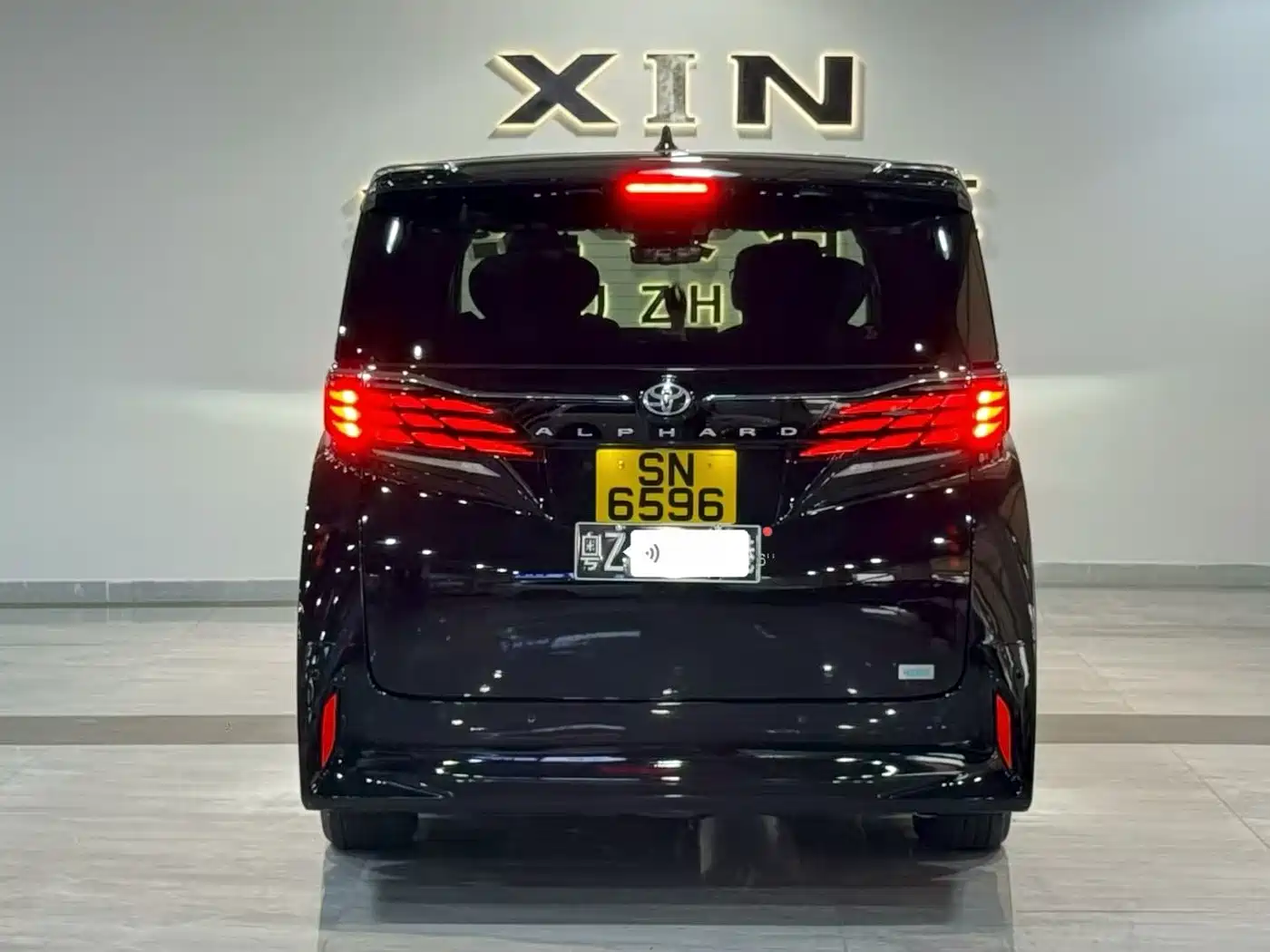 Toyota Alphard фото 4
