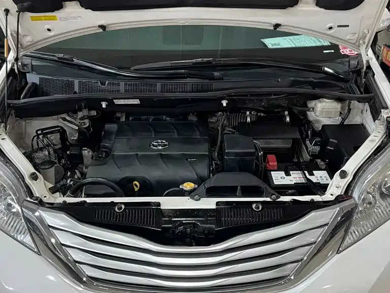 Toyota Sienna 2013 3.5L 4WD Automatic фото 28