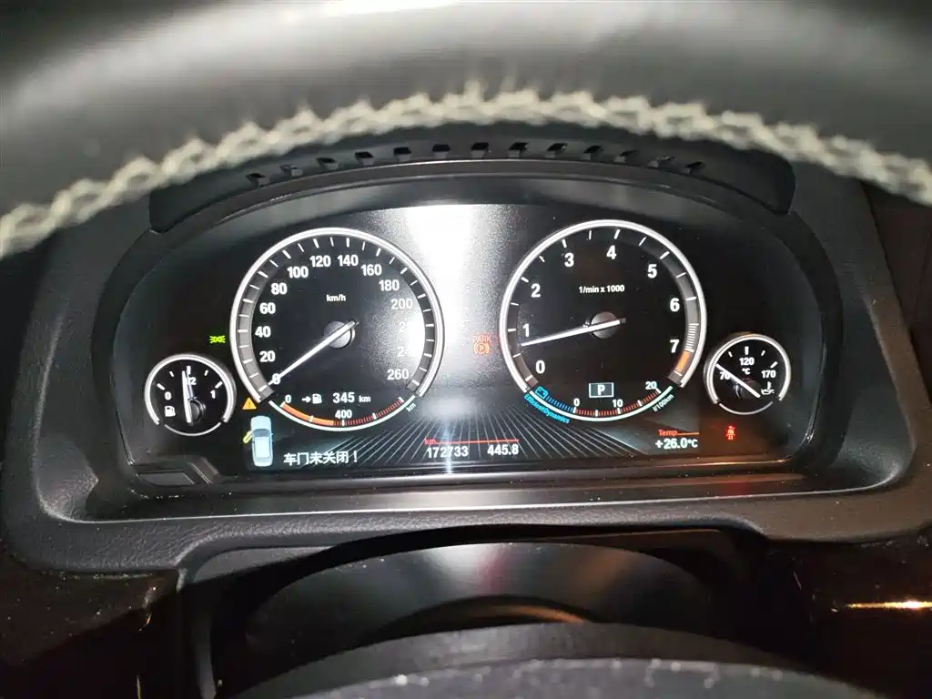 BMW 5 Series GT 2015 535i Leading фото 8