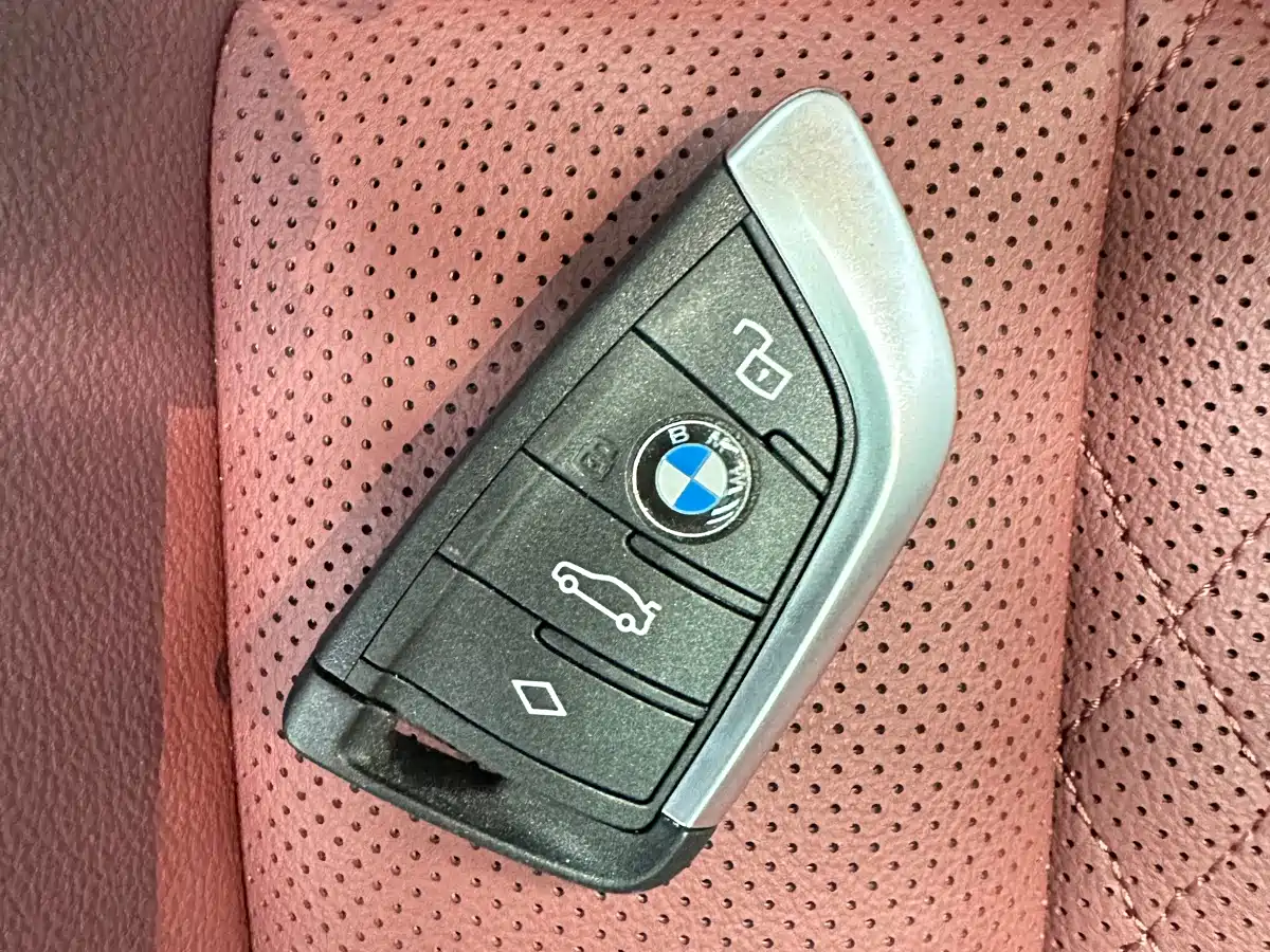 BMW 3 Series 2025 325i M Sport Package фото 18