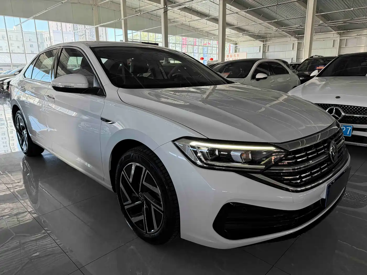 Volkswagen Sagitar 2023 Model Year 280TSI DSG Surpass Edition фото 3