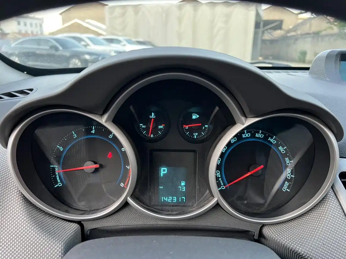 Chevrolet Cruze 2013 Model 1.8L SE AT фото 4