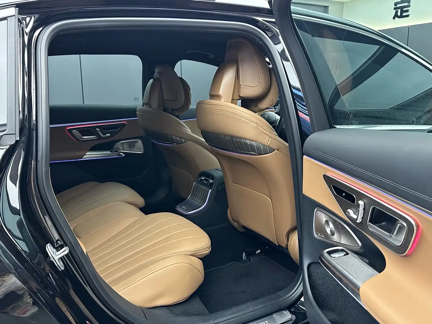 Mercedes-Benz E-Class 2024 Model E 300 L Luxury фото 8