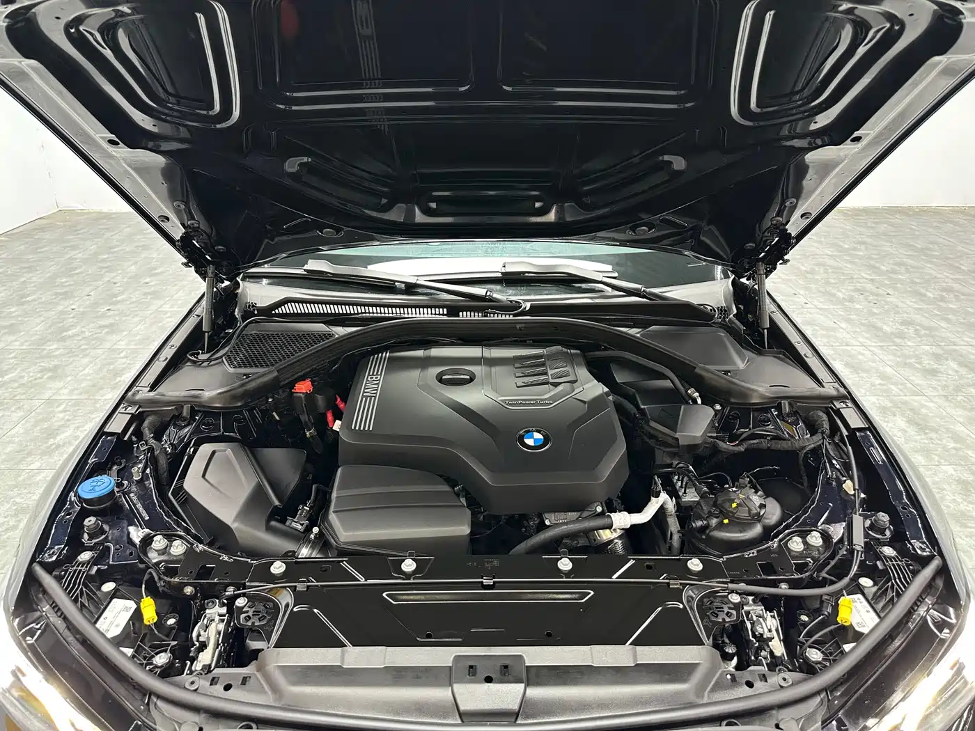 BMW 3 Series 2025 325i M Sport Package фото 22