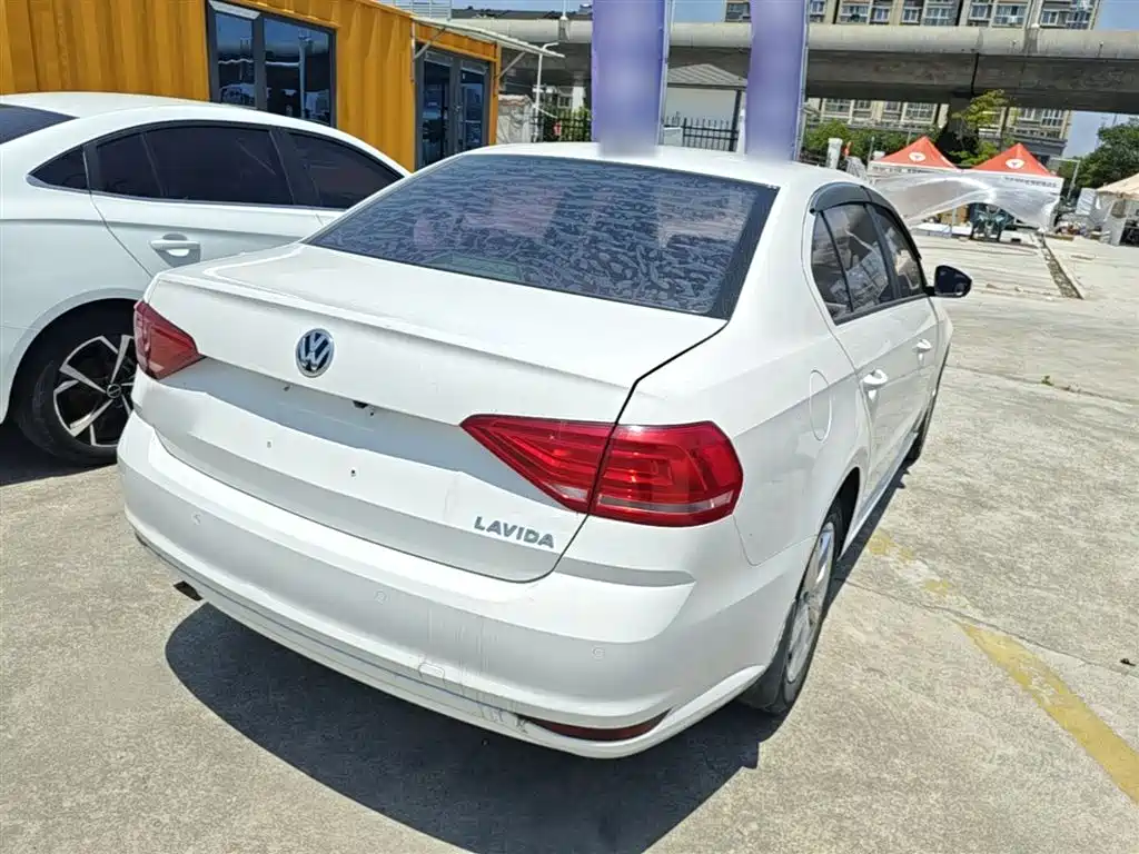 Volkswagen Lavida 2017 1.6L Automatic Trend Edition фото 7