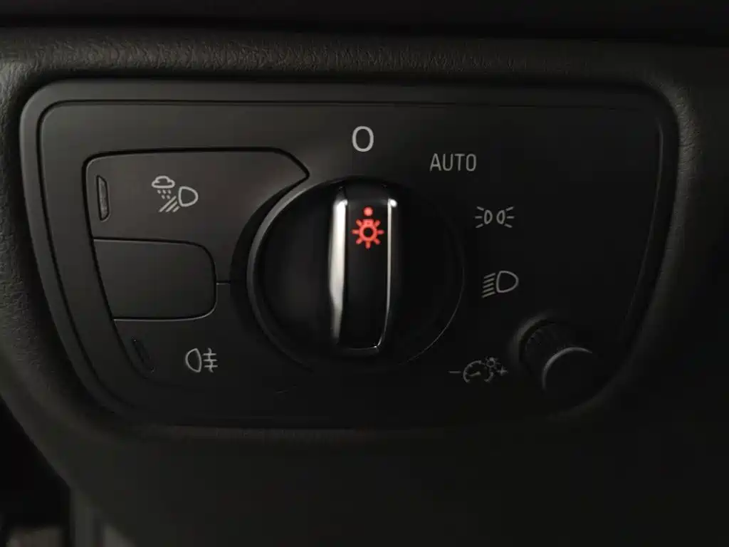 Фото 21 - Audi A6L