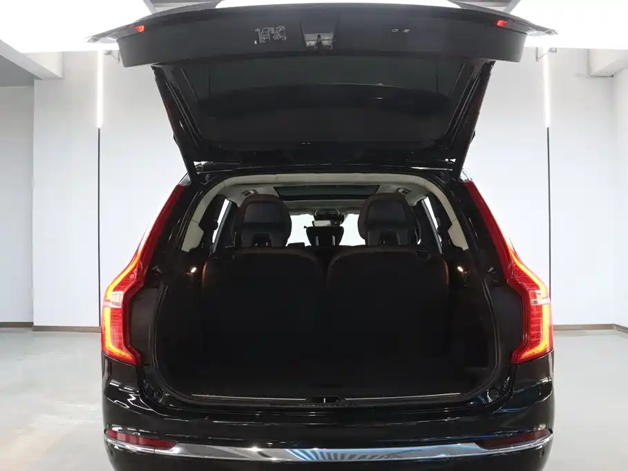 Фото 29 - Volvo XC90