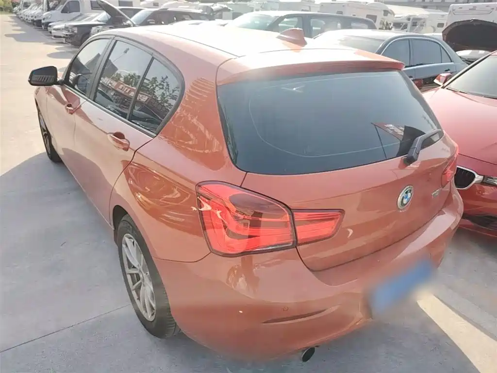 BMW 1 Series (Import) 2016 118i Leading фото 5