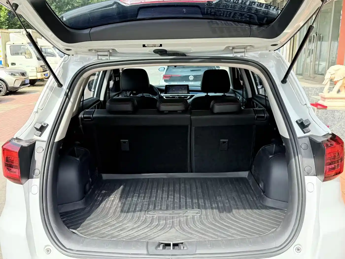 Фото 9 - Changan CS75