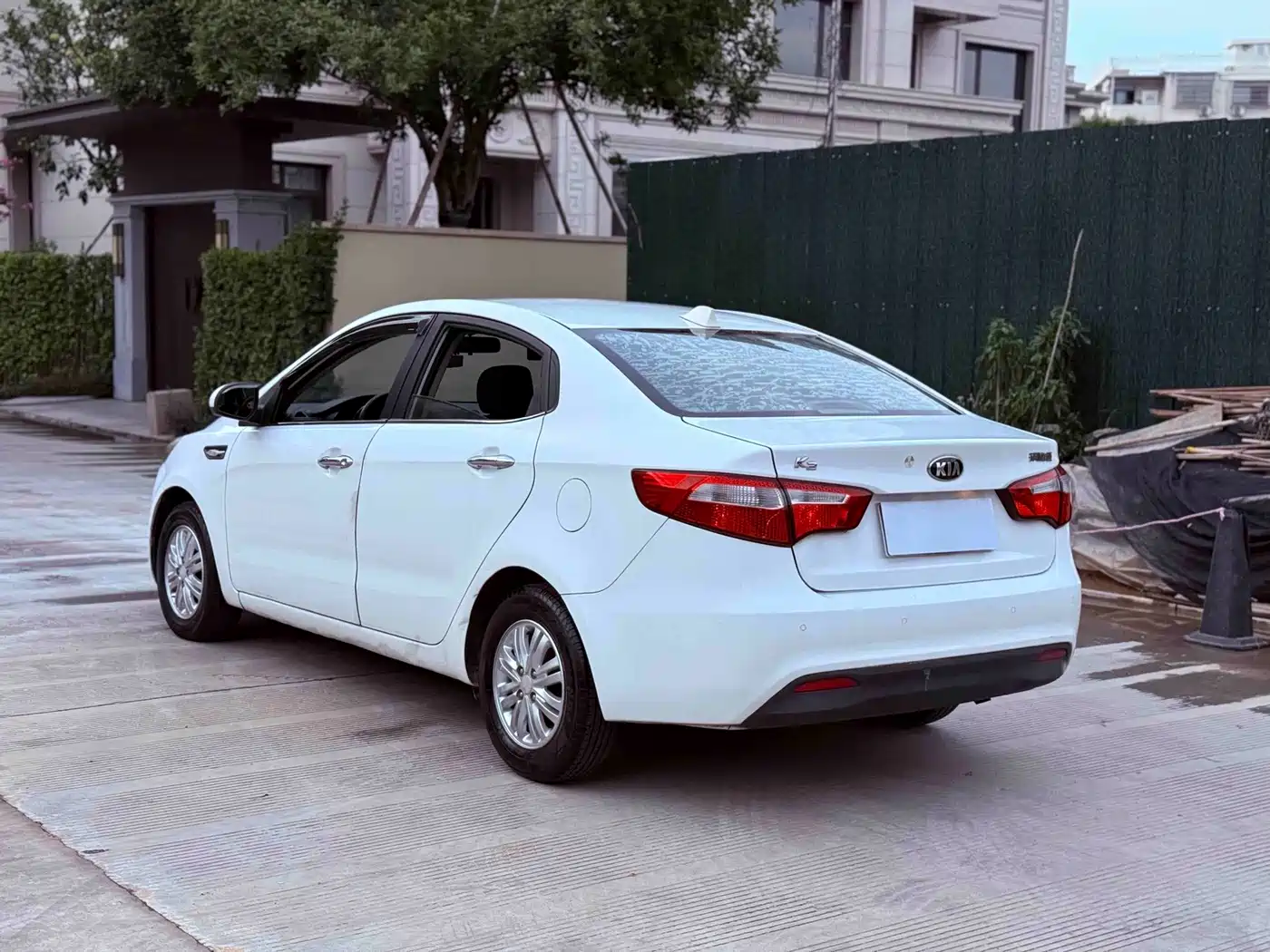 Kia K2 2013 2012 Sedan 1.4L AT GLS Commemorative Edition
