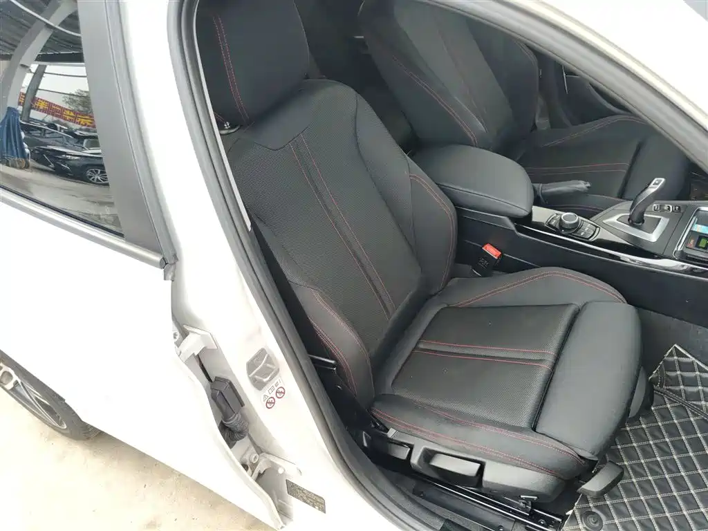 BMW 1 Series (Import) 2018 118i Sport Design Package фото 20