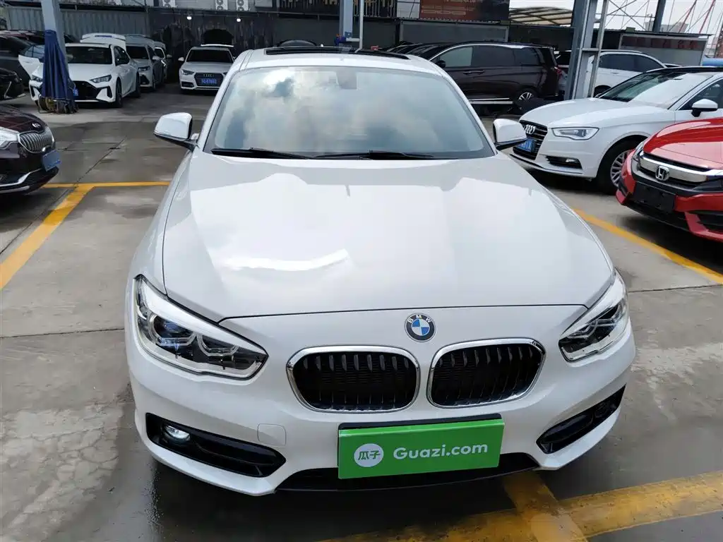 BMW 1 Series (Import) 2018 118i Sport Design Package фото 3
