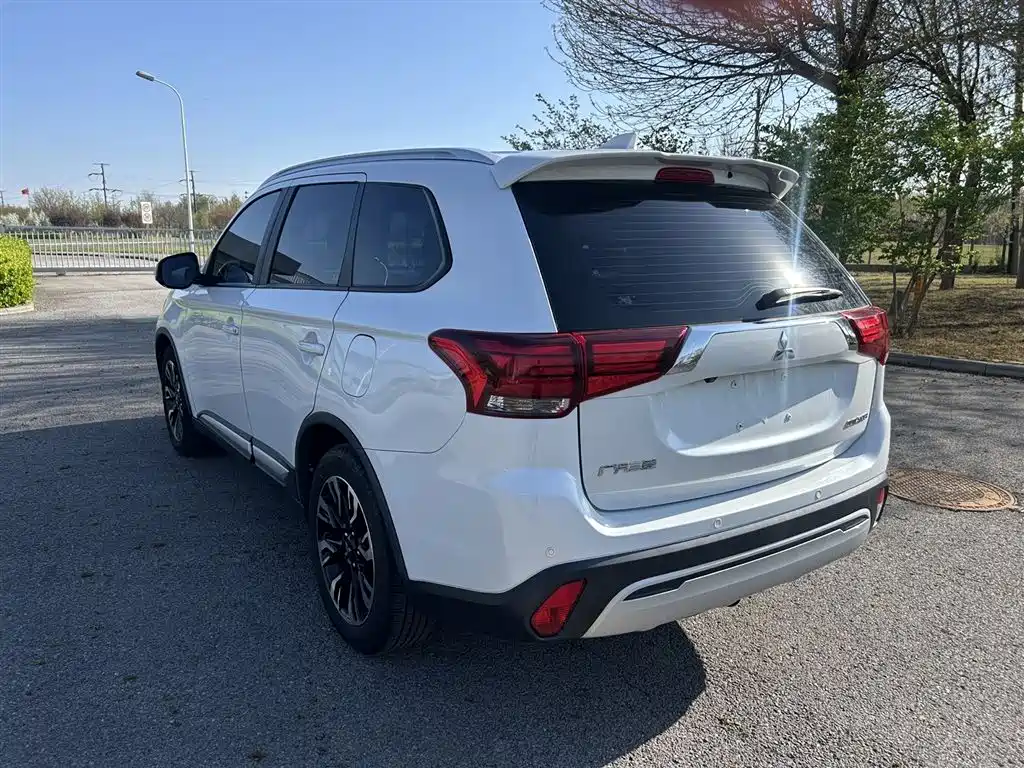 Mitsubishi Outlander 2019 2.0L 2WD Enjoy Edition 5-seater China V фото 5
