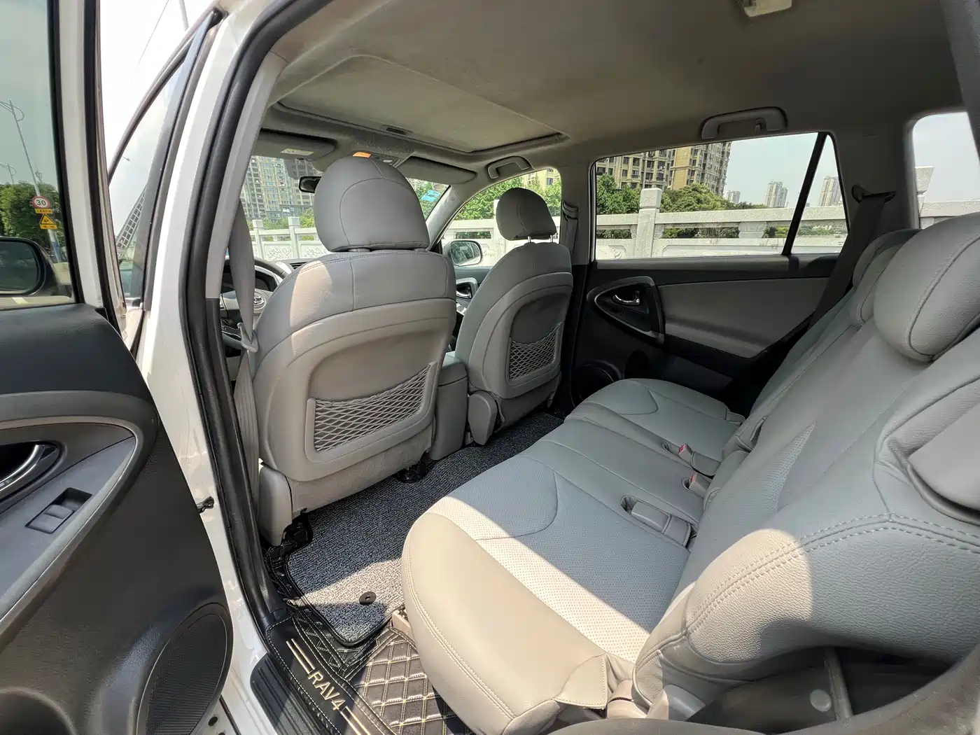 Toyota RAV4 Rongfang 2010 2.4L Automatic Luxury Upgrade Edition фото 5