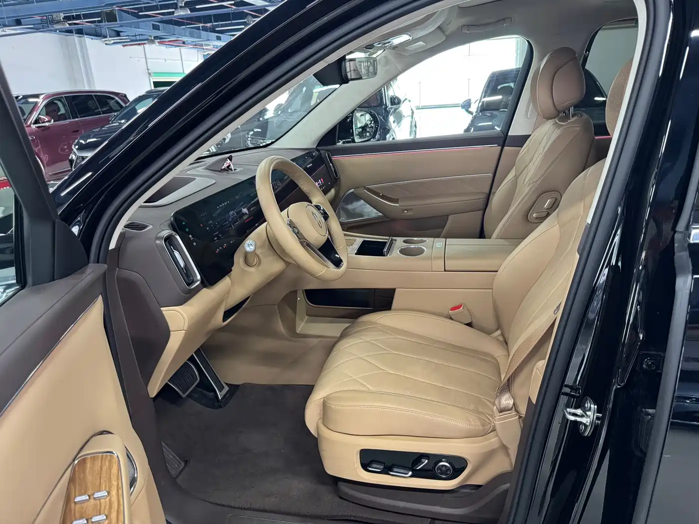 AITO Wenjie AITO M8 2025 Extended Range Ultra 53.4kWh 6-Seater фото 8