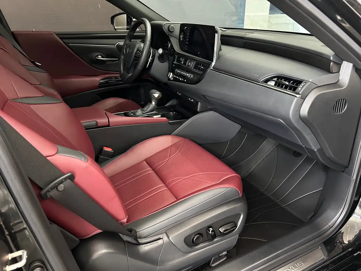Фото 6 - Lexus ES