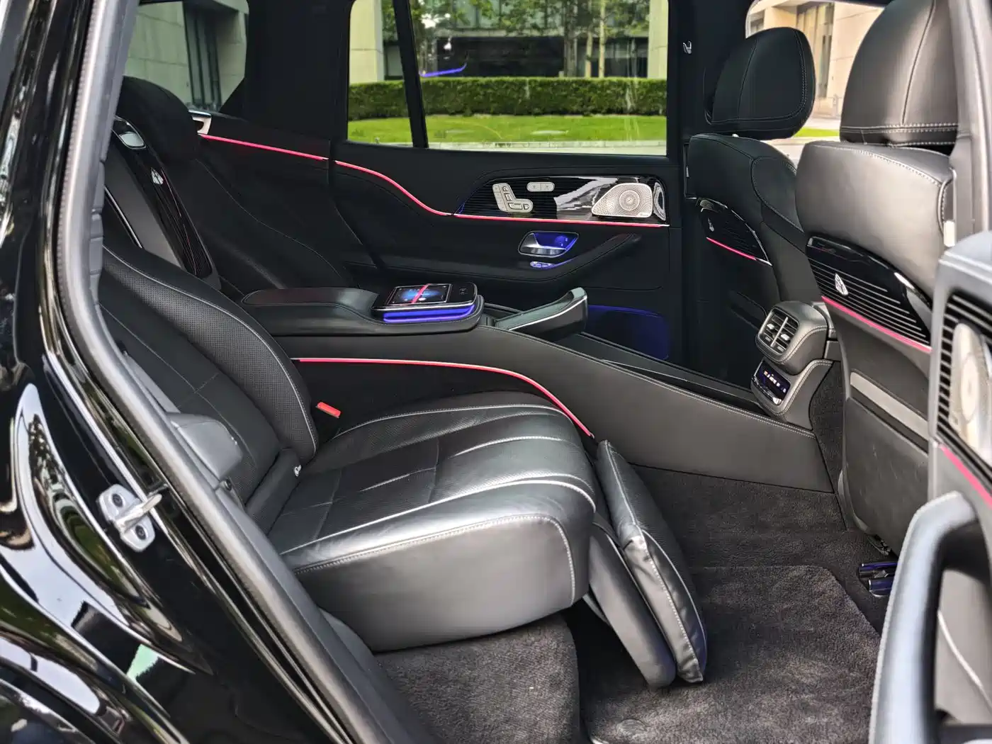 Mercedes-Benz Maybach GLS 2021 GLS 600 4MATIC Etiquette Edition фото 14