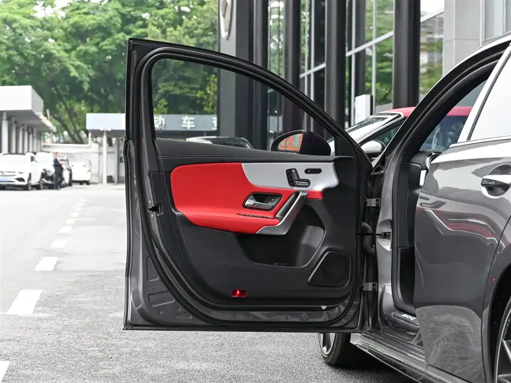 Mercedes-Benz A-Class AMG 2023 Model Year AMG A 35 L 4MATIC фото 10