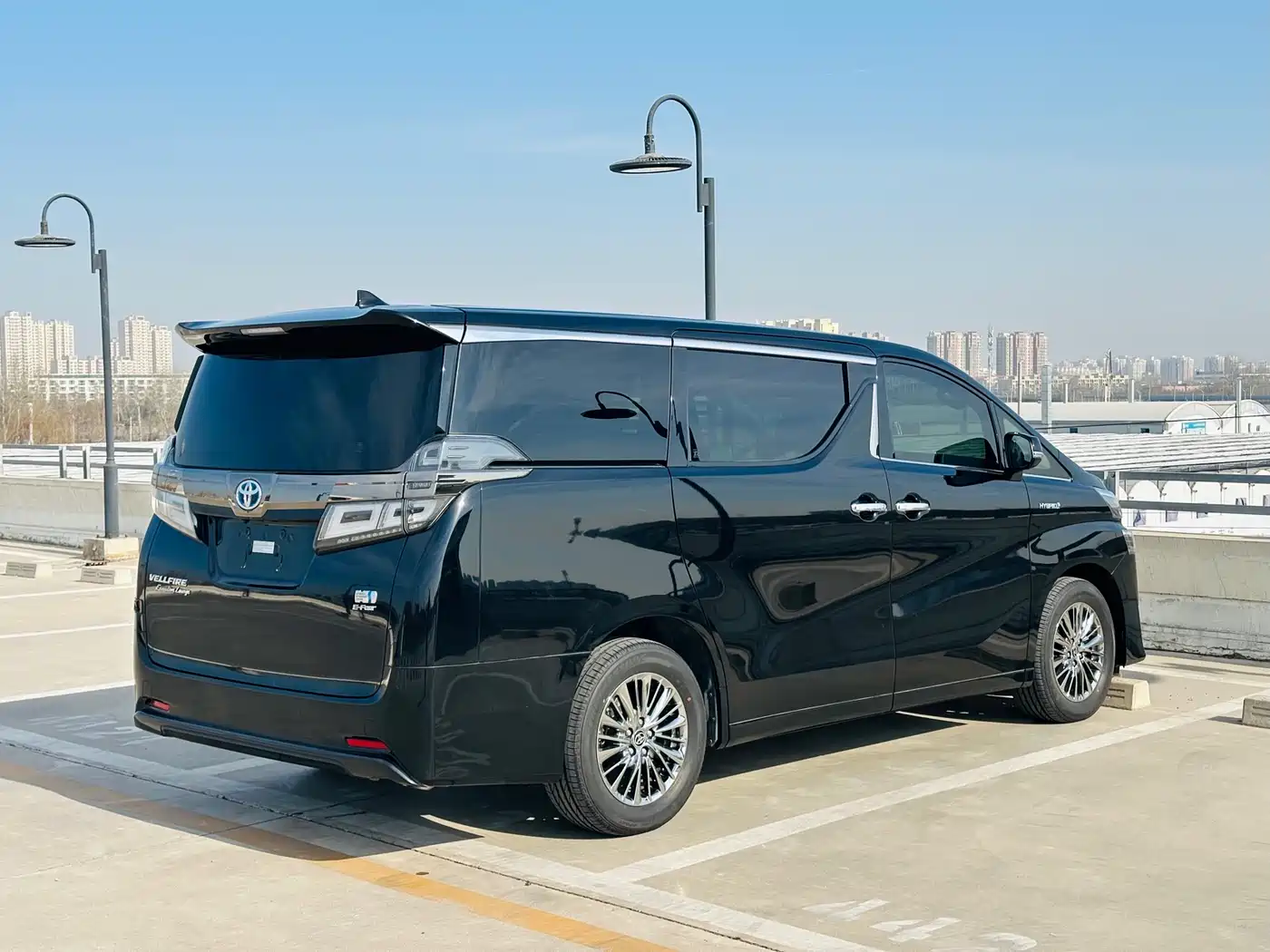 Toyota Vellfire 2020 Hybrid 2.5L Black Gold Limited Edition фото 4