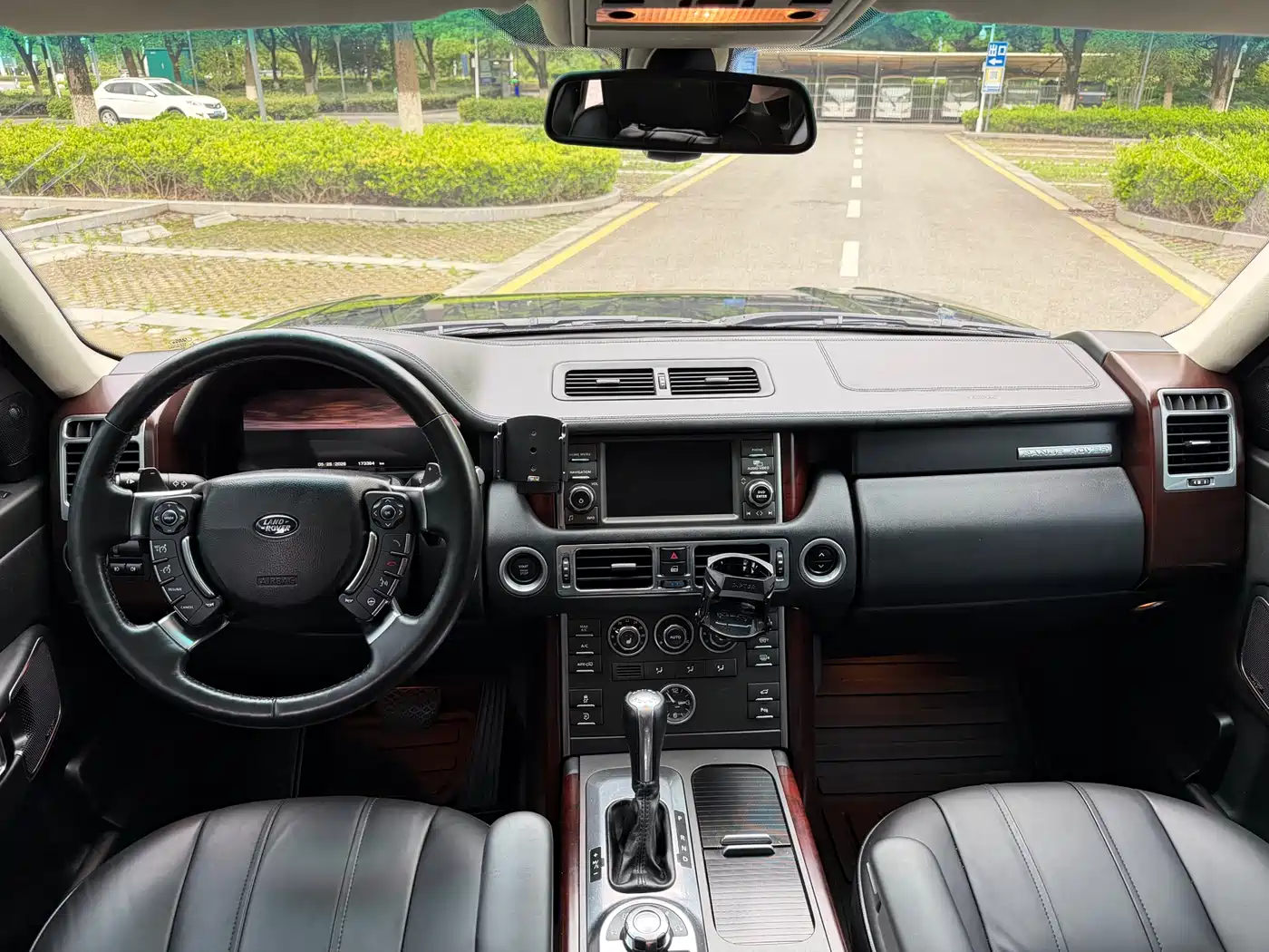 Land Rover Range Rover 2011 5.0 NA V8 HSE фото 10