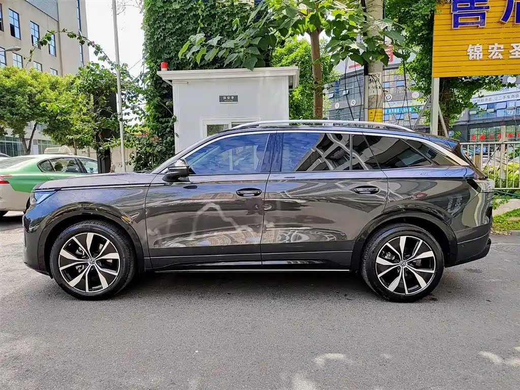 Volkswagen Talagon 2023 380TSI 4WD R-Line Launch Edition фото 3