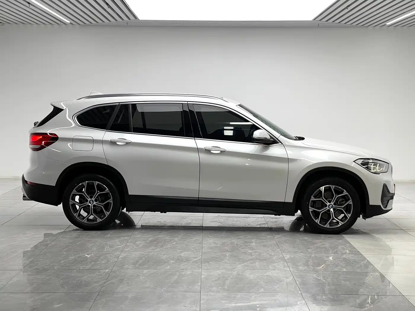BMW X1 2022 sDrive25Li Leading фото 8