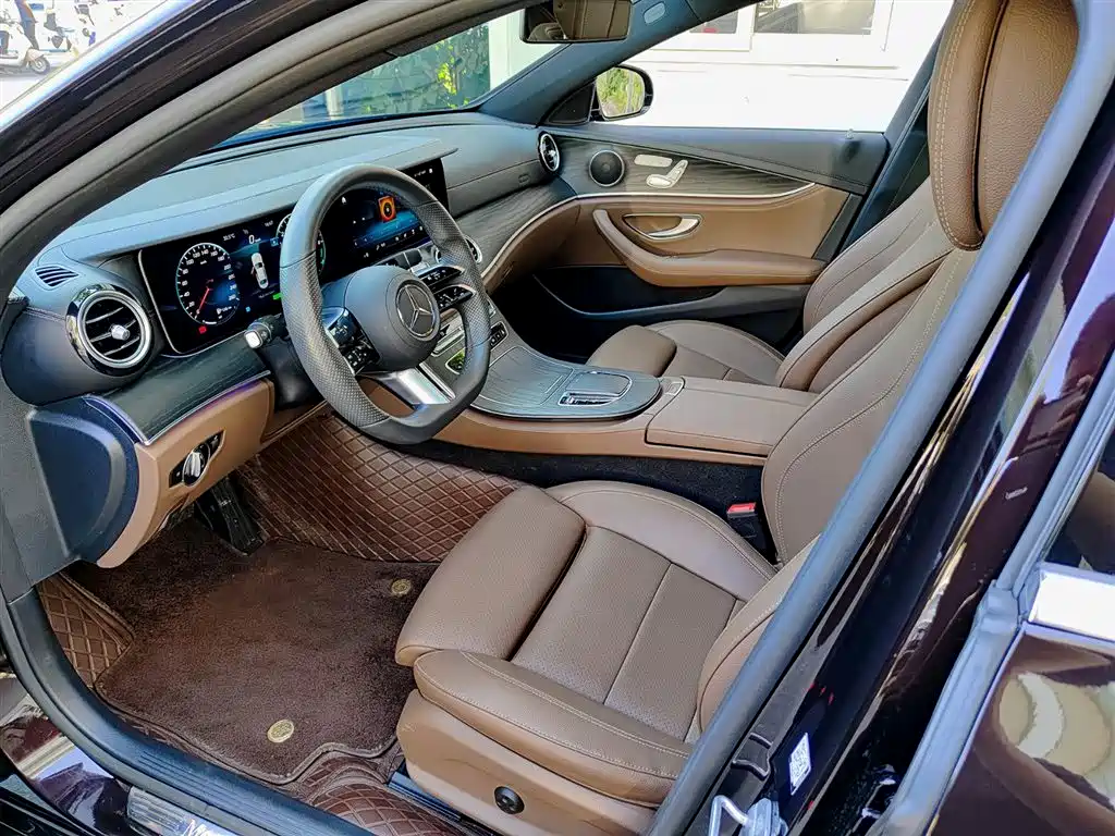 Mercedes-Benz E-Class New Energy 2022 E 350 e L Plug-in Hybrid Sports Sedan фото 7