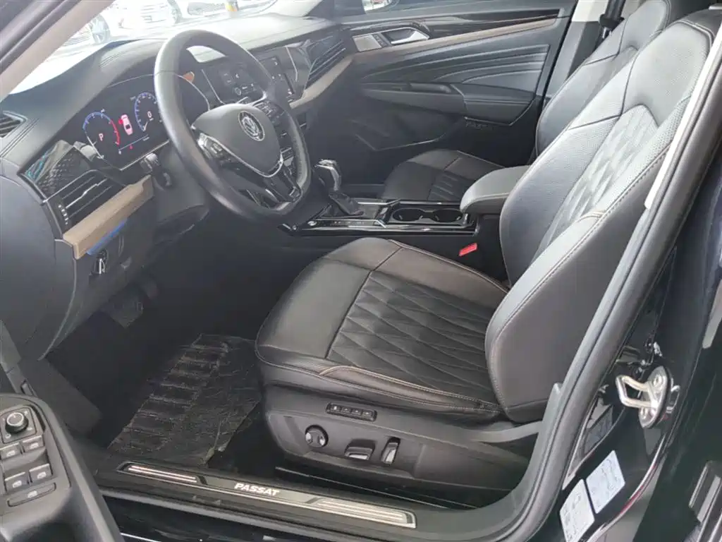 Volkswagen Passat 2019 330TSI Luxury Edition China VI фото 15