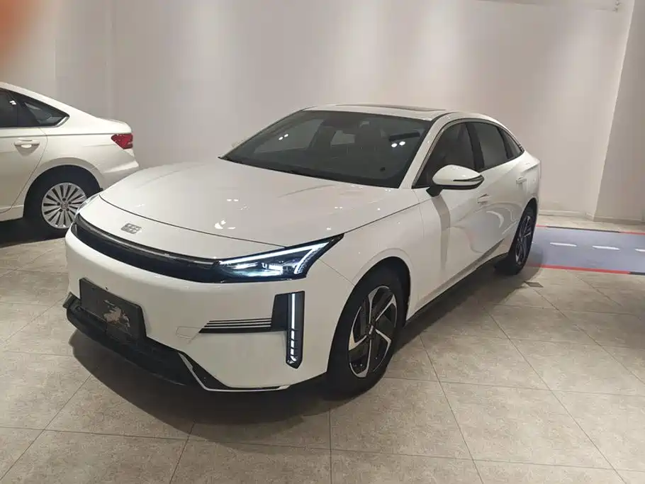 Geely Galaxy Galaxy L6 2023 — пригон из Китая