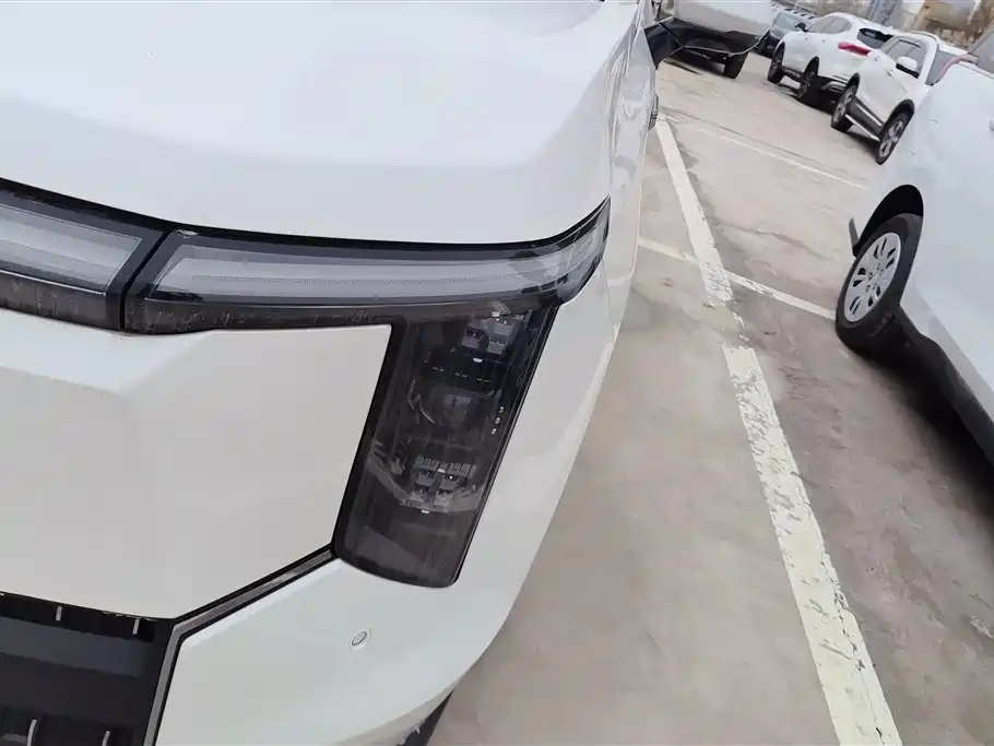 SAIC MAXUS EVERYONE 7