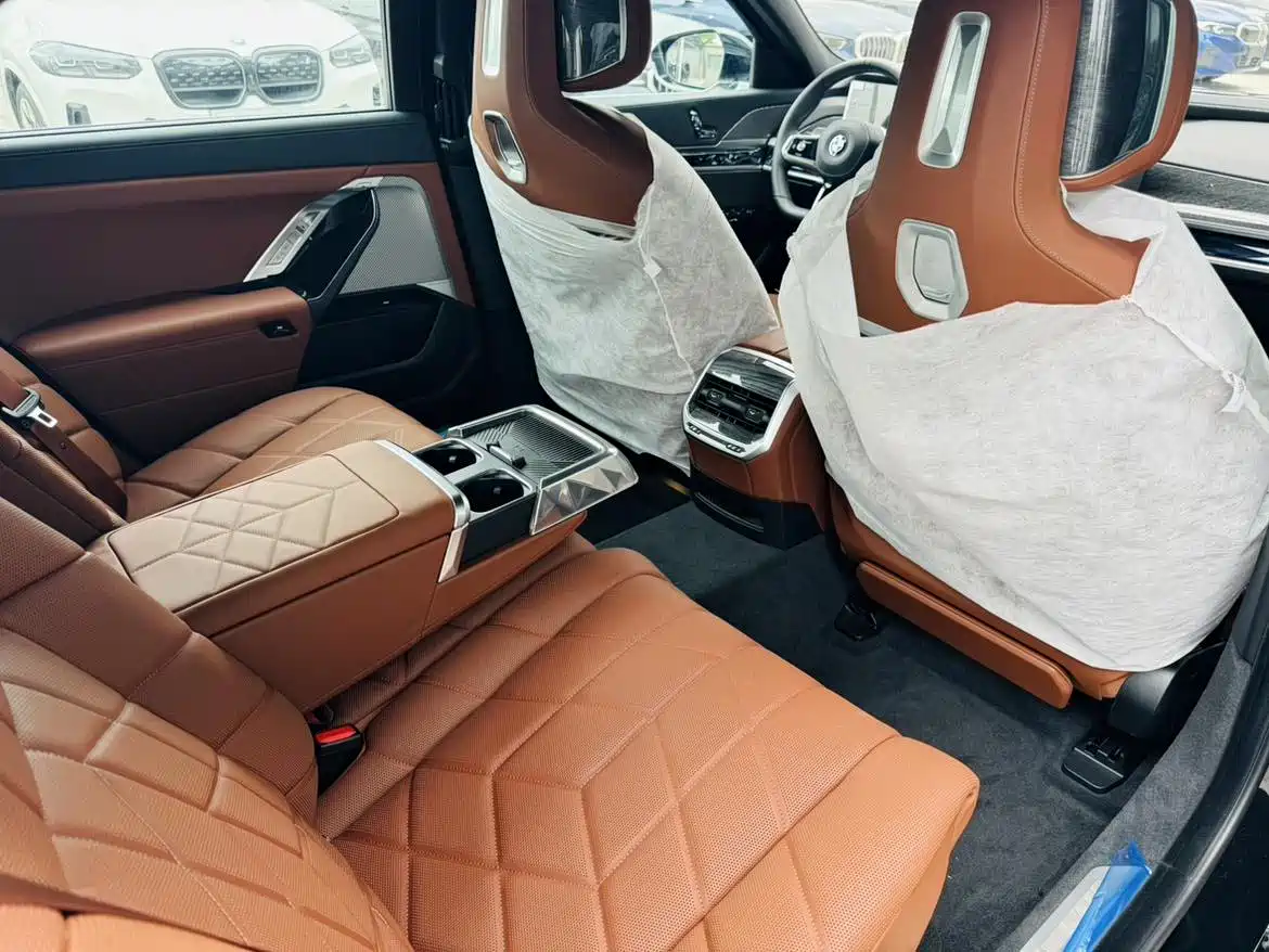 BMW 7 Series 2023 740Li Exclusive M Sport Package фото 24