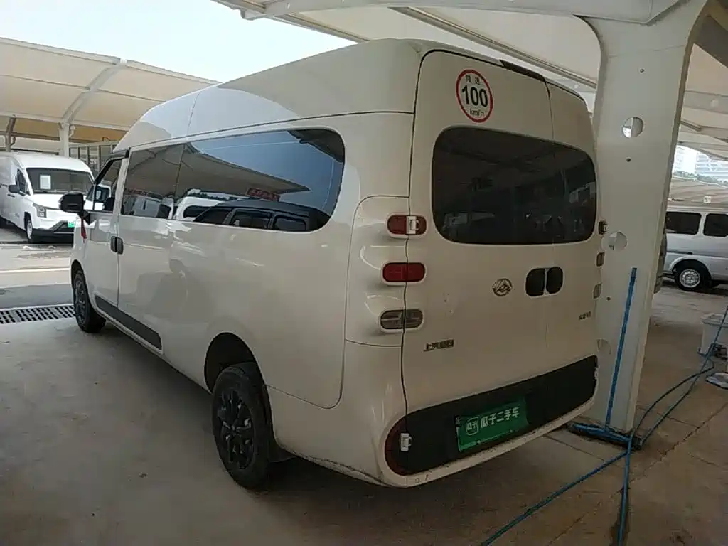 2025 SAIC Maxus Dana V1