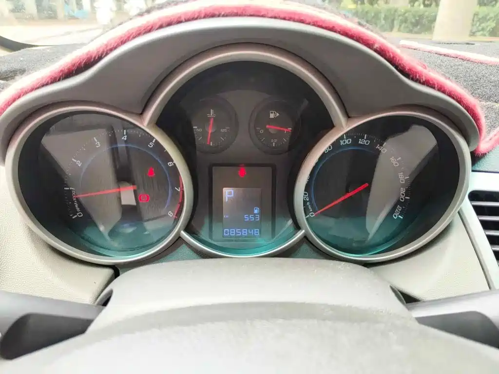 Chevrolet Cruze 2013 2012 1.6L SL Heaven & Earth Edition AT