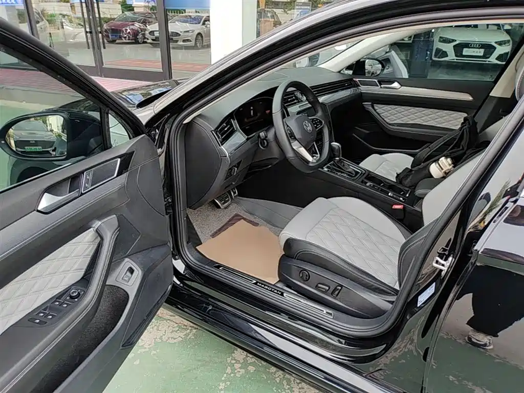 Volkswagen Magotan 2023 2 Million Units Anniversary Edition 330TSI DSG Leading Type фото 16